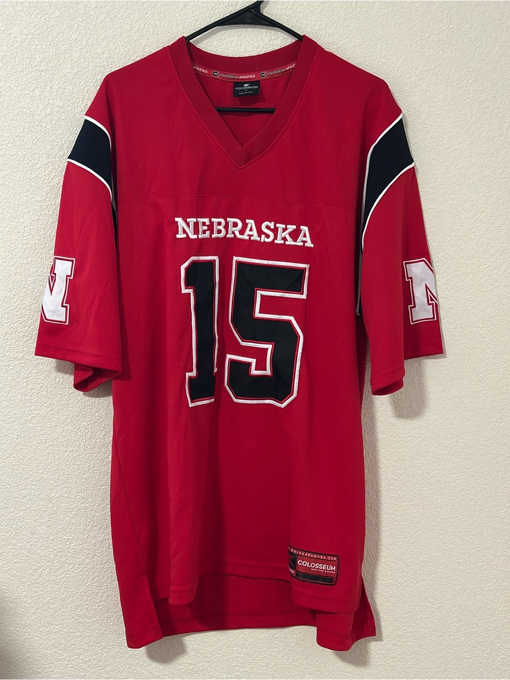 Colosseum Athletics Nebraska Cornhuskers Raiola #15 Football Jersey Men's L Red